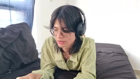 Snapshot of spaiseebuhnaanuh chatting on 03.05.25 Roger online show from 03.05.25