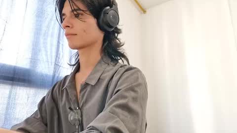 Snapshot of spaiseebuhnaanuh chatting on 03.05.25 Roger online show from 03.05.25