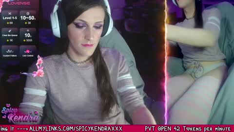 Snapshot of spicykendra chatting on 12.27.24 Kendra online show from 12.27.24