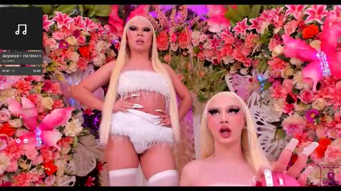 Snapshot of spicysluts chatting on 09.14.25  Alison  Sharon  online show from 09.14.25