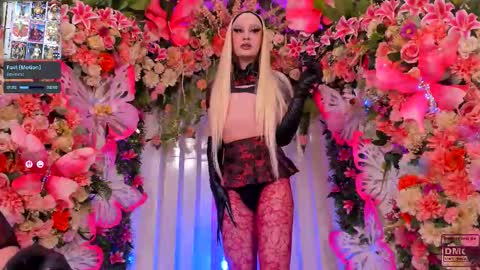 Snapshot of spicysluts chatting on 10.29.25  Alison  Sharon  online show from 10.29.25