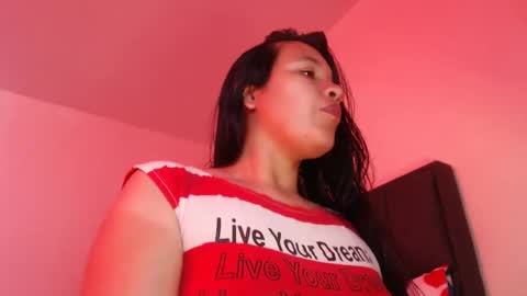 Snapshot of squirt_milk_ chatting on 02.26.25 Carolainss online show from 02.26.25