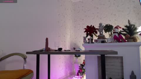 Female online show from 01.08.25