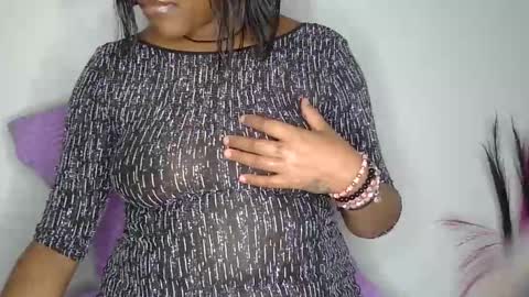 Snapshot of squirtqueen333 chatting on 12.02.24 shana online show from 12.02.24
