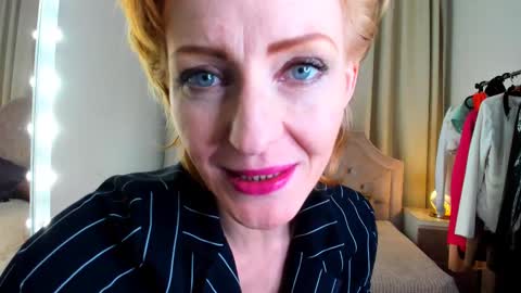 Snapshot of squirtymom chatting on 03.06.25 Alisa online show from 03.06.25