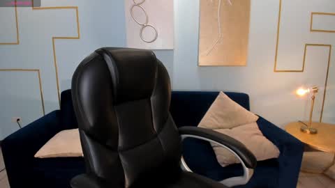 Stacy Woods online show from 01.04.25