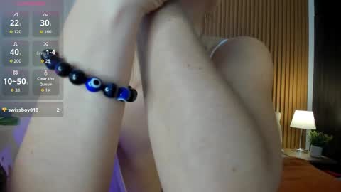 Stacy Woods online show from 11.21.25