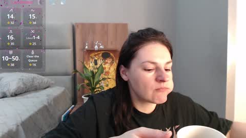 Snapshot of stacy_davise chatting on 02.05.25 STACY online show from 02.05.25