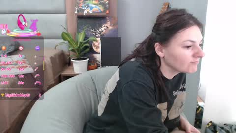 Snapshot of stacy_davise chatting on 03.09.25 STACY online show from 03.09.25