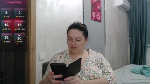 Snapshot of stacy_davise chatting on 10.09.25 STACY online show from 10.09.25