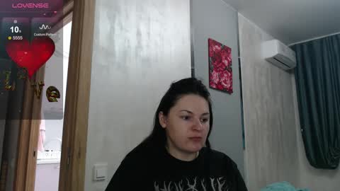Snapshot of stacy_davise chatting on 10.10.25 STACY online show from 10.10.25