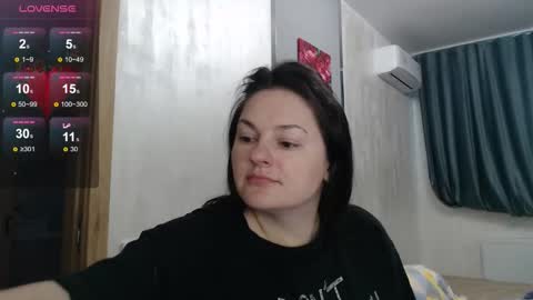 Snapshot of stacy_davise chatting on 10.19.25 STACY online show from 10.19.25