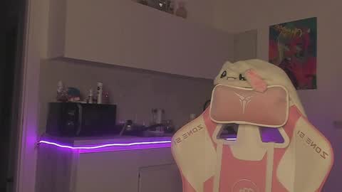 Snapshot of stacy_quinst chatting on 12.03.24 Stacy online show from 12.03.24