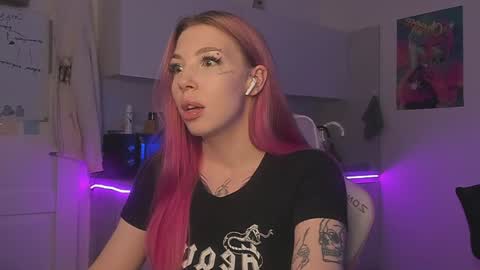 Snapshot of stacy_quinst chatting on 12.20.24 Stacy online show from 12.20.24