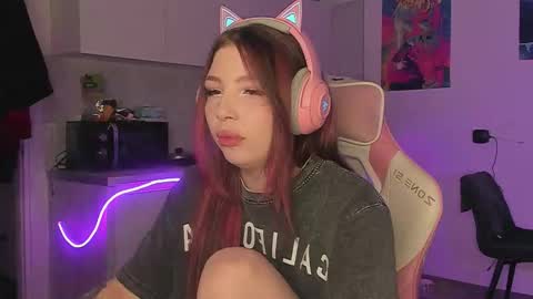 Snapshot of stacy_quinst chatting on 12.02.25 Stacy online show from 12.02.25