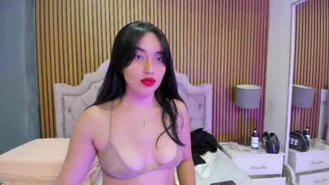 Snapshot of starbutterflyy_ chatting on 10.07.25 STAR online show from 10.07.25