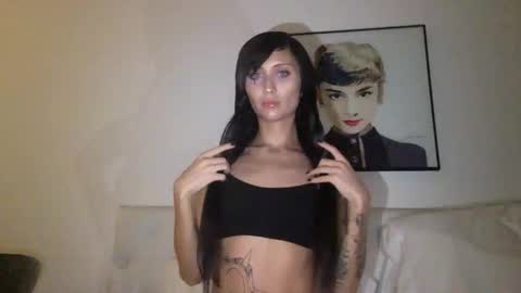 Snapshot of starlett3 chatting on 10.23.25 Star online show from 10.23.25