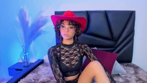 Snapshot of stefania_paz chatting on 09.27.25 Stefania online show from 09.27.25
