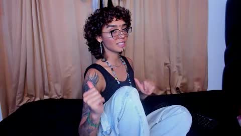 Snapshot of stefania_paz chatting on 10.17.25 Stefania online show from 10.17.25