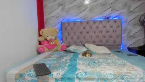 stefany_andruw online show from 10.18.25