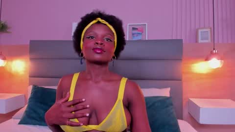 Snapshot of stela_ebony chatting on 10.18.25 STELA online show from 10.18.25