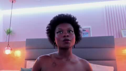 Snapshot of stela_ebony chatting on 10.19.25 STELA online show from 10.19.25