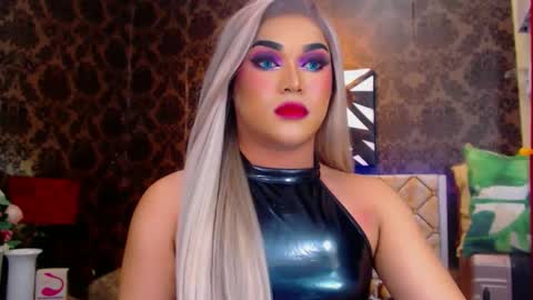 CALL ME STELLA online show from 01.11.25