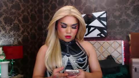 CALL ME STELLA online show from 03.12.25