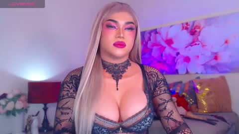 CALL ME STELLA online show from 10.01.25