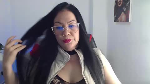 Stefania  online show from 10.18.25