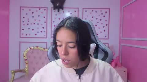 Stephania online show from 10.20.25