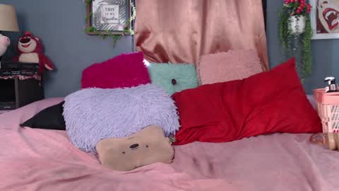 Snapshot of stephanie_golden chatting on 12.08.24 IG stephani 3333 online show from 12.08.24