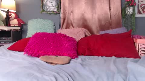 Snapshot of stephanie_golden chatting on 12.21.24 IG stephani 3333 online show from 12.21.24