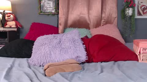 Snapshot of stephanie_golden chatting on 12.28.24 IG stephani 3333 online show from 12.28.24