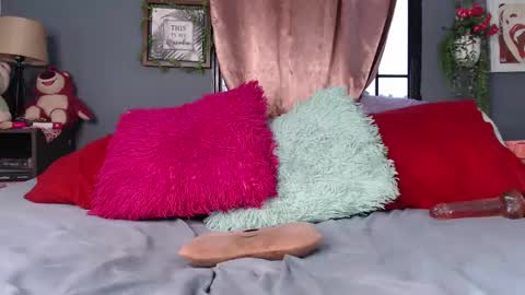 Snapshot of stephanie_golden chatting on 02.21.25 IG stephani 3333 online show from 02.21.25