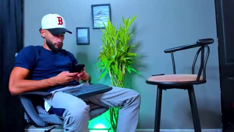 Snapshot of stev_velez chatting on 10.07.25 Steve online show from 10.07.25