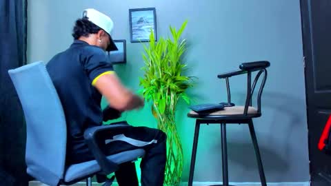 Snapshot of stev_velez chatting on 10.19.25 Steve online show from 10.19.25