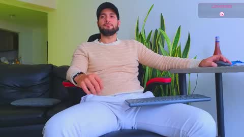 Snapshot of stiven_montiel chatting on 10.18.25 Stiven Montiel online show from 10.18.25