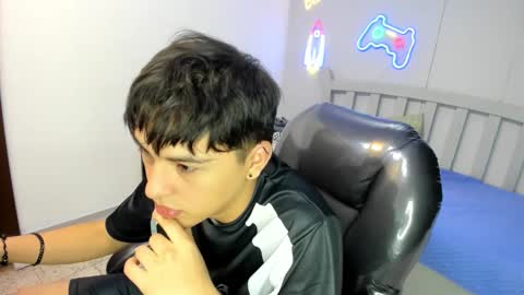 Stiwen online show from 11.21.25