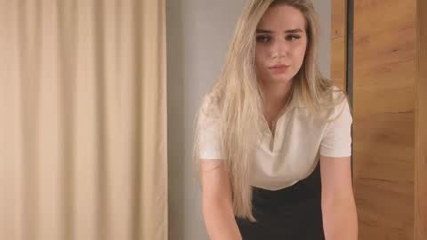 Snapshot of stormymuse chatting on 11.16.25 Luna online show from 11.16.25