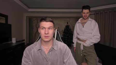 Snapshot of stranggee chatting on 12.26.24 Artem online show from 12.26.24