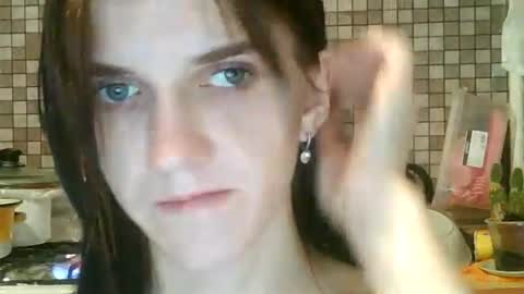 Snapshot of strawberry_storm chatting on 10.22.25 Strawberry Storm online show from 10.22.25