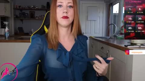 Snapshot of stripmequick chatting on 12.03.24 Amorina online show from 12.03.24