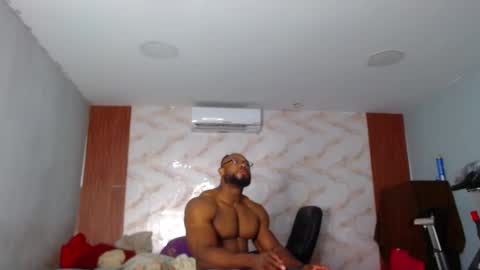 Snapshot of strong_george1 chatting on 09.16.25 strong_george1 online show from 09.16.25