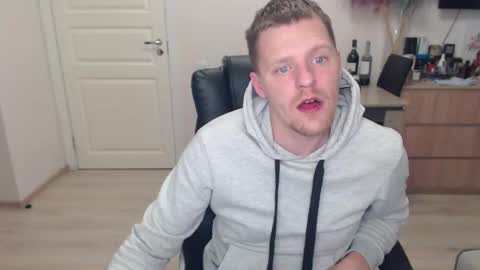 Snapshot of strong_guy_xxx chatting on 09.20.25 strong_guy_xxx online show from 09.20.25