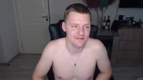 Snapshot of strong_guy_xxx chatting on 11.01.25 strong_guy_xxx online show from 11.01.25