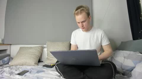 Snapshot of successful_kevin chatting on 09.22.25 Kevin online show from 09.22.25