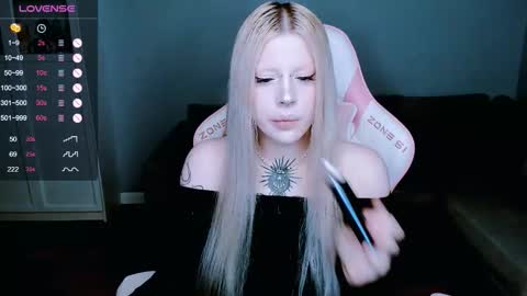 Snapshot of succubus_leslie chatting on 09.27.25 succubus_leslie online show from 09.27.25
