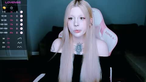 Snapshot of succubus_leslie chatting on 09.28.25 succubus_leslie online show from 09.28.25
