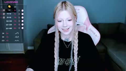 Snapshot of succubus_leslie chatting on 09.30.25 succubus_leslie online show from 09.30.25